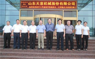 清華大學建筑設計研究院副院長、研究員侯建群蒞臨